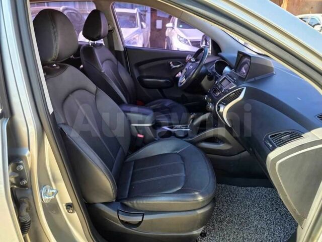 Сірий Хендай Туксон, об'ємом двигуна 2 л та пробігом 156 тис. км за 2500 $, фото 5 на Automoto.ua