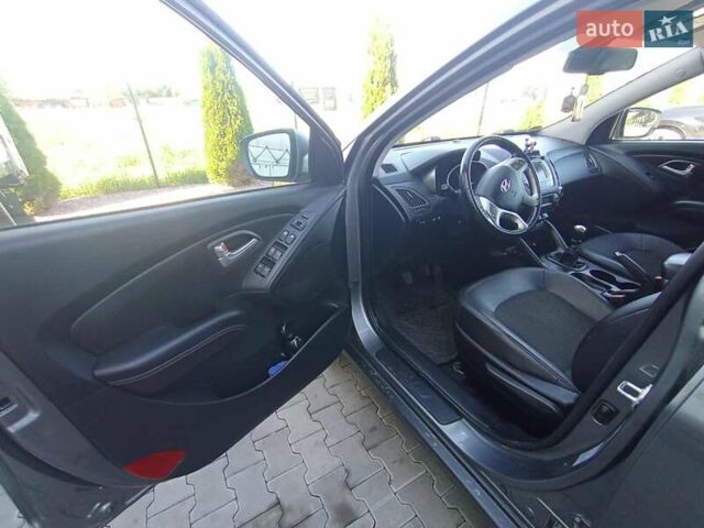 Сірий Хендай Туксон, об'ємом двигуна 1.7 л та пробігом 279 тис. км за 11400 $, фото 7 на Automoto.ua