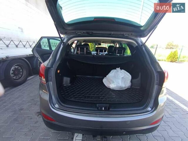 Сірий Хендай Туксон, об'ємом двигуна 1.7 л та пробігом 279 тис. км за 11400 $, фото 24 на Automoto.ua