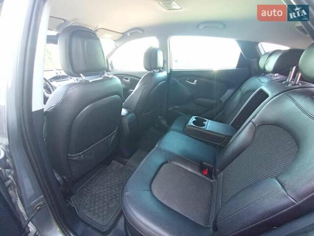 Сірий Хендай Туксон, об'ємом двигуна 1.7 л та пробігом 279 тис. км за 11400 $, фото 15 на Automoto.ua