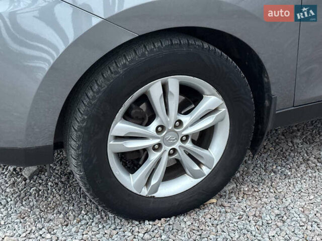 Сірий Хендай Туксон, об'ємом двигуна 1.69 л та пробігом 282 тис. км за 12000 $, фото 5 на Automoto.ua