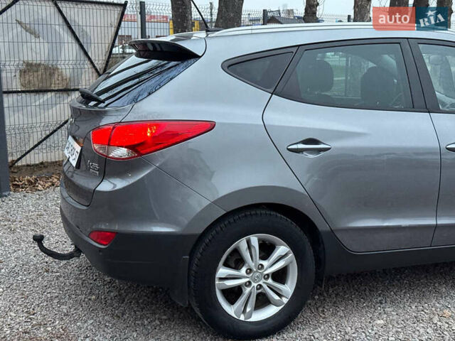 Сірий Хендай Туксон, об'ємом двигуна 1.69 л та пробігом 282 тис. км за 12000 $, фото 17 на Automoto.ua