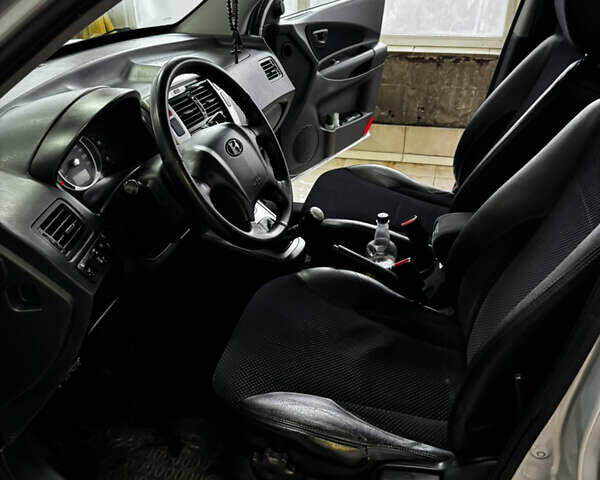 Хендай Туксон 2013 в Киеве на Automoto.ua Серый Хендай Туксон, объемом двигателя 1.98 л и пробегом 290 тыс. км за 10350 $, фото 5 на Automoto.ua