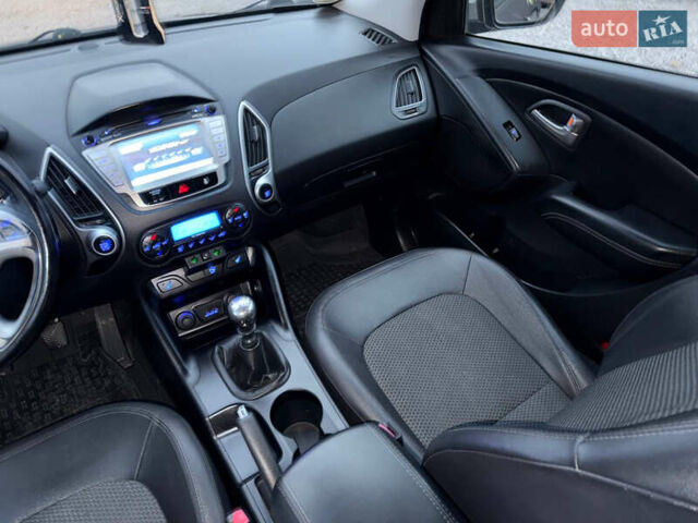 Сірий Хендай Туксон, об'ємом двигуна 1.69 л та пробігом 282 тис. км за 12000 $, фото 42 на Automoto.ua