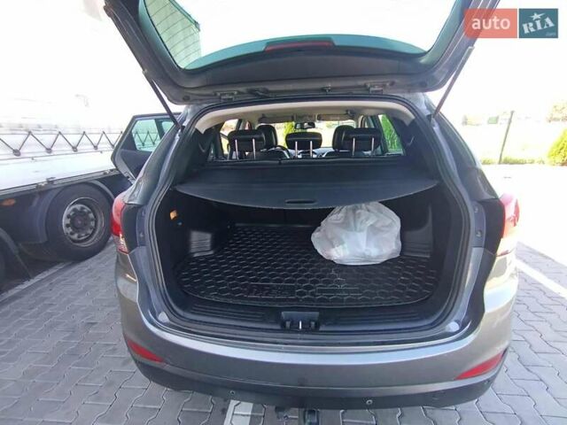 Сірий Хендай Туксон, об'ємом двигуна 1.7 л та пробігом 279 тис. км за 11400 $, фото 25 на Automoto.ua