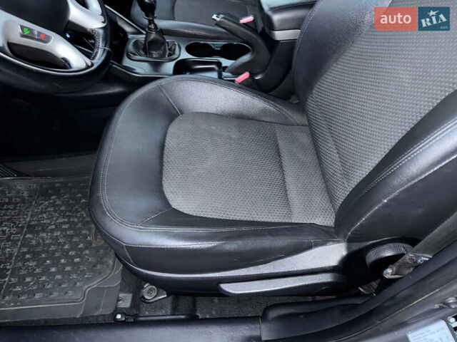 Сірий Хендай Туксон, об'ємом двигуна 1.69 л та пробігом 282 тис. км за 12000 $, фото 27 на Automoto.ua