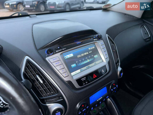 Сірий Хендай Туксон, об'ємом двигуна 1.69 л та пробігом 282 тис. км за 12000 $, фото 34 на Automoto.ua