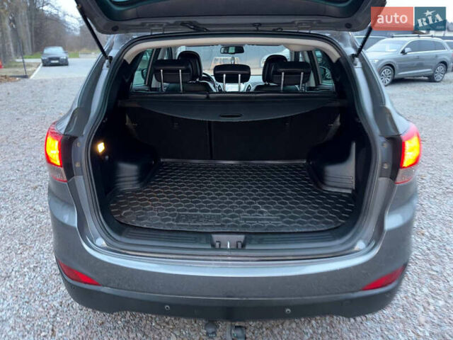 Сірий Хендай Туксон, об'ємом двигуна 1.69 л та пробігом 282 тис. км за 12000 $, фото 45 на Automoto.ua