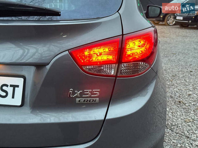 Сірий Хендай Туксон, об'ємом двигуна 1.69 л та пробігом 282 тис. км за 12000 $, фото 14 на Automoto.ua