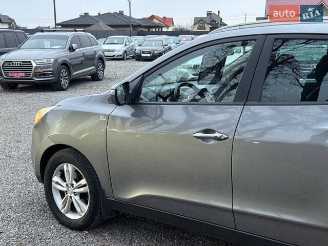 Сірий Хендай Туксон, об'ємом двигуна 1.69 л та пробігом 282 тис. км за 12000 $, фото 6 на Automoto.ua