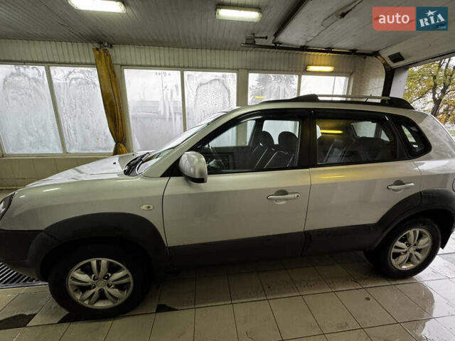 Хендай Туксон 2013 в Киеве на Automoto.ua Серый Хендай Туксон, объемом двигателя 1.98 л и пробегом 290 тыс. км за 10350 $, фото 2 на Automoto.ua