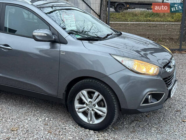 Сірий Хендай Туксон, об'ємом двигуна 1.69 л та пробігом 282 тис. км за 12000 $, фото 21 на Automoto.ua