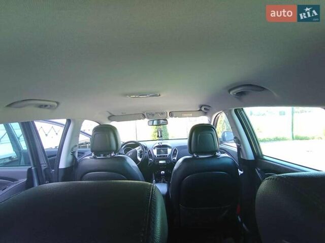 Сірий Хендай Туксон, об'ємом двигуна 1.7 л та пробігом 279 тис. км за 11400 $, фото 12 на Automoto.ua