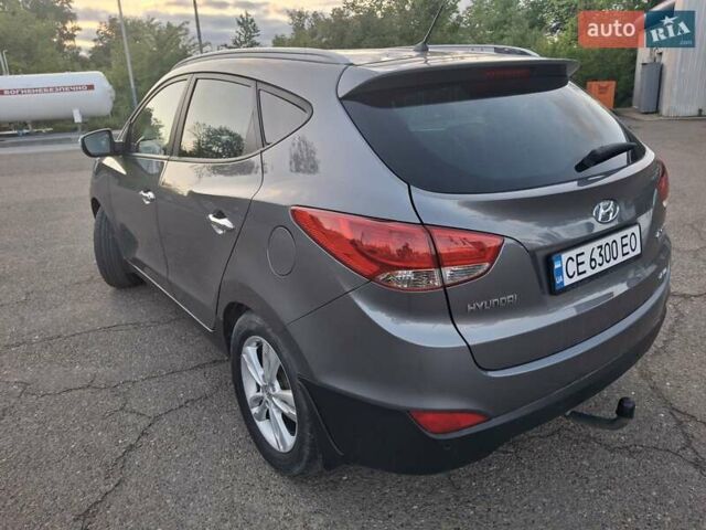 Серый Хендай Туксон, объемом двигателя 2 л и пробегом 212 тыс. км за 13600 $, фото 5 на Automoto.ua