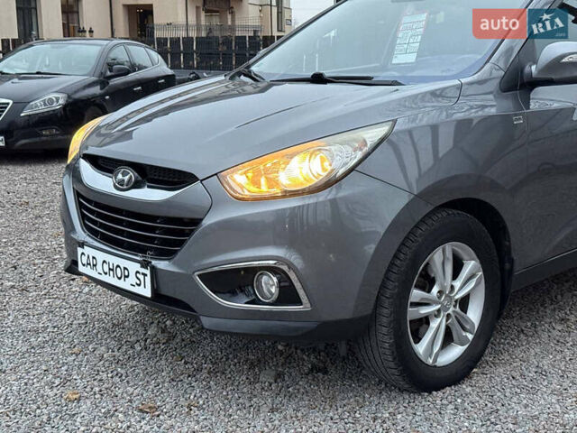 Сірий Хендай Туксон, об'ємом двигуна 1.69 л та пробігом 282 тис. км за 12000 $, фото 2 на Automoto.ua