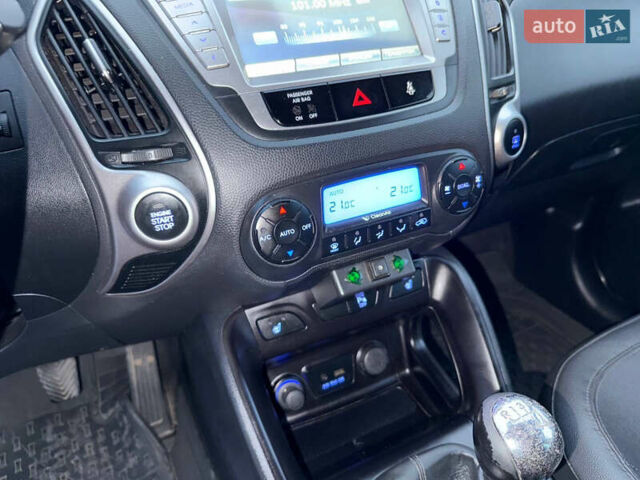 Сірий Хендай Туксон, об'ємом двигуна 1.69 л та пробігом 282 тис. км за 12000 $, фото 33 на Automoto.ua