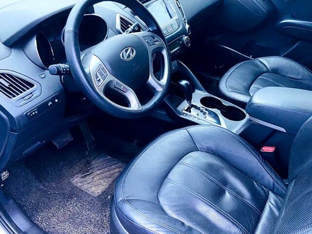 Серый Хендай Туксон, объемом двигателя 2 л и пробегом 0 тыс. км за 13000 $, фото 3 на Automoto.ua