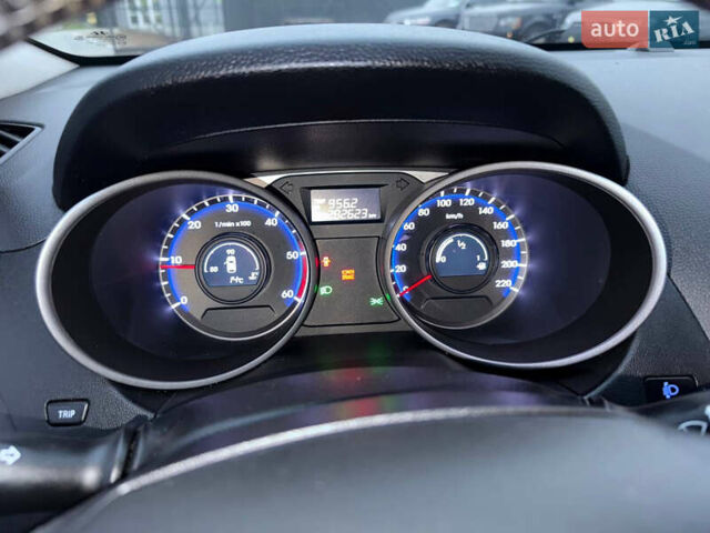 Сірий Хендай Туксон, об'ємом двигуна 1.69 л та пробігом 282 тис. км за 12000 $, фото 35 на Automoto.ua