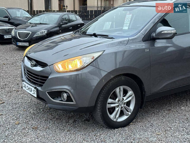 Сірий Хендай Туксон, об'ємом двигуна 1.69 л та пробігом 282 тис. км за 12000 $, фото 4 на Automoto.ua