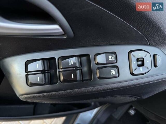 Серый Хендай Туксон, объемом двигателя 2 л и пробегом 178 тыс. км за 14000 $, фото 23 на Automoto.ua