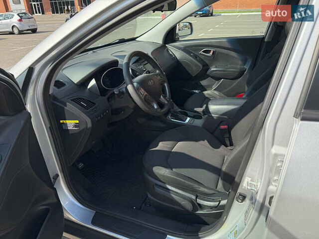 Серый Хендай Туксон, объемом двигателя 2 л и пробегом 142 тыс. км за 13000 $, фото 2 на Automoto.ua