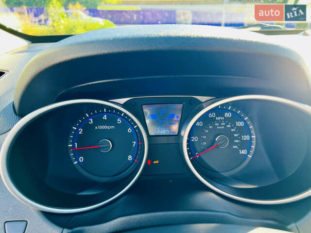 Сірий Хендай Туксон, об'ємом двигуна 2.4 л та пробігом 123 тис. км за 12500 $, фото 15 на Automoto.ua