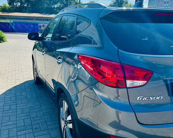 Сірий Хендай Туксон, об'ємом двигуна 2.4 л та пробігом 123 тис. км за 12500 $, фото 3 на Automoto.ua