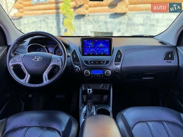Сірий Хендай Туксон, об'ємом двигуна 2 л та пробігом 178 тис. км за 13800 $, фото 15 на Automoto.ua