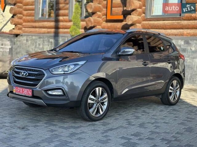 Серый Хендай Туксон, объемом двигателя 2 л и пробегом 178 тыс. км за 14000 $, фото 1 на Automoto.ua