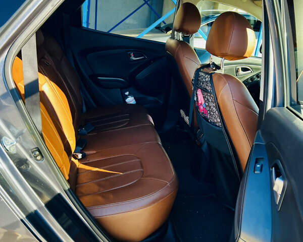 Сірий Хендай Туксон, об'ємом двигуна 2.4 л та пробігом 123 тис. км за 12500 $, фото 10 на Automoto.ua