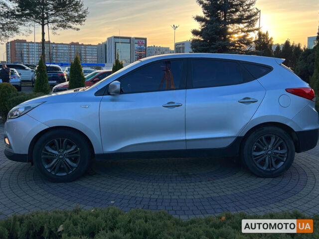 Сірий Хендай Туксон, об'ємом двигуна 2 л та пробігом 159 тис. км за 14800 $, фото 3 на Automoto.ua