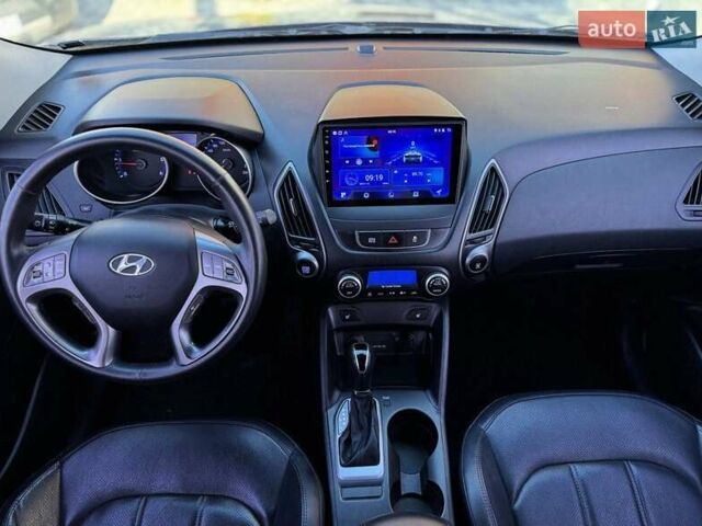 Серый Хендай Туксон, объемом двигателя 2 л и пробегом 178 тыс. км за 14000 $, фото 31 на Automoto.ua