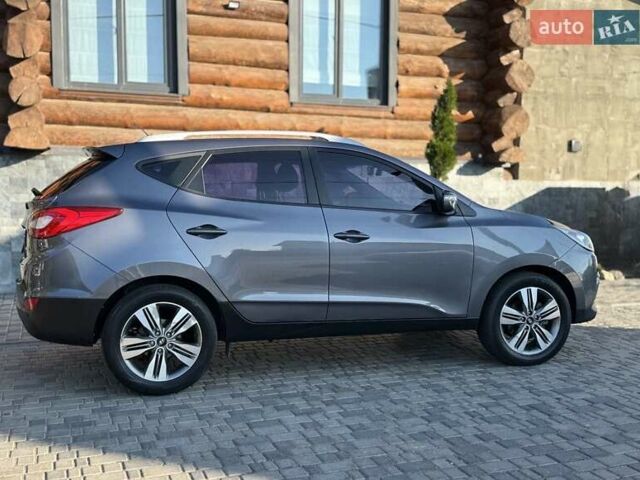 Серый Хендай Туксон, объемом двигателя 2 л и пробегом 178 тыс. км за 14000 $, фото 11 на Automoto.ua