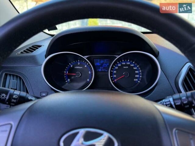 Сірий Хендай Туксон, об'ємом двигуна 2 л та пробігом 178 тис. км за 13800 $, фото 23 на Automoto.ua