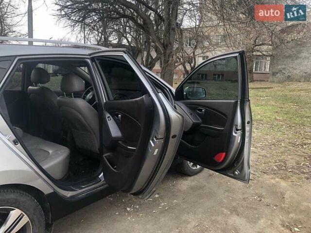 Серый Хендай Туксон, объемом двигателя 2.36 л и пробегом 150 тыс. км за 11500 $, фото 15 на Automoto.ua