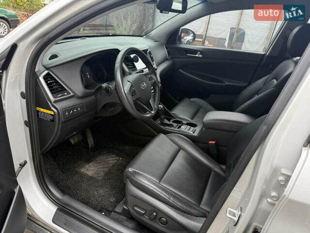 Серый Хендай Туксон, объемом двигателя 2 л и пробегом 138 тыс. км за 18700 $, фото 11 на Automoto.ua