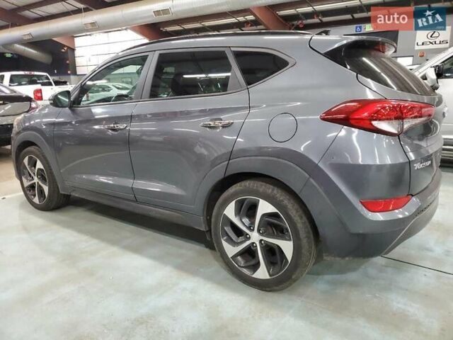 Серый Хендай Туксон, объемом двигателя 1.6 л и пробегом 157 тыс. км за 2100 $, фото 1 на Automoto.ua