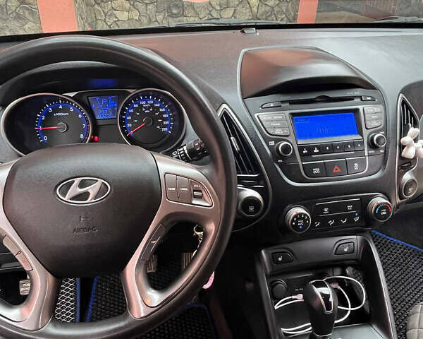 Сірий Хендай Туксон, об'ємом двигуна 2 л та пробігом 141 тис. км за 13500 $, фото 9 на Automoto.ua