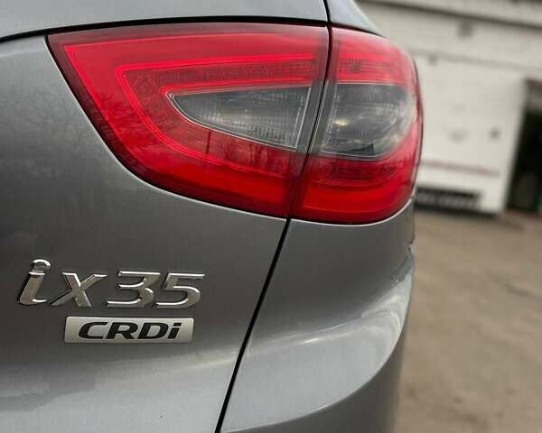 Серый Хендай Туксон, объемом двигателя 1.69 л и пробегом 293 тыс. км за 12950 $, фото 57 на Automoto.ua