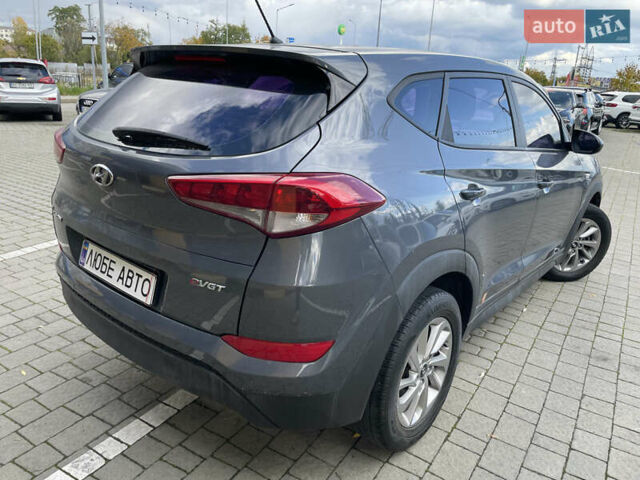 Серый Хендай Туксон, объемом двигателя 0 л и пробегом 229 тыс. км за 14400 $, фото 2 на Automoto.ua