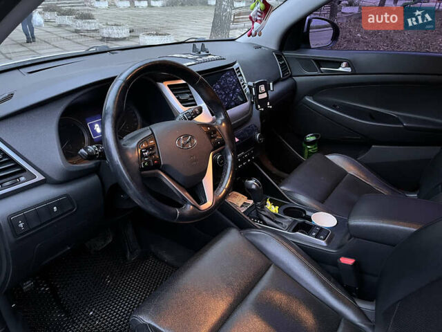 Серый Хендай Туксон, объемом двигателя 2 л и пробегом 187 тыс. км за 20999 $, фото 7 на Automoto.ua