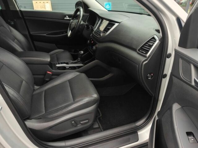 Сірий Хендай Туксон, об'ємом двигуна 2 л та пробігом 143 тис. км за 8000 $, фото 13 на Automoto.ua