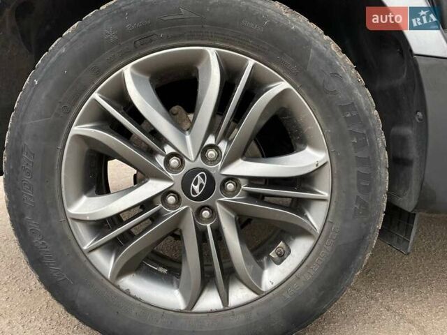 Серый Хендай Туксон, объемом двигателя 1.69 л и пробегом 293 тыс. км за 12950 $, фото 35 на Automoto.ua