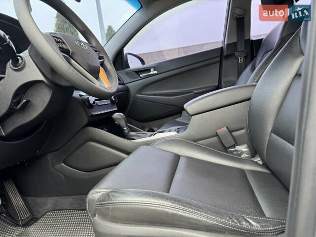 Серый Хендай Туксон, объемом двигателя 2 л и пробегом 203 тыс. км за 17700 $, фото 24 на Automoto.ua