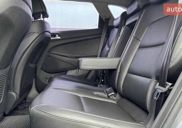 Сірий Хендай Туксон, об'ємом двигуна 2 л та пробігом 203 тис. км за 18300 $, фото 27 на Automoto.ua