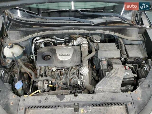 Серый Хендай Туксон, объемом двигателя 1.6 л и пробегом 157 тыс. км за 2100 $, фото 11 на Automoto.ua