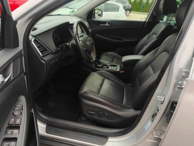 Сірий Хендай Туксон, об'ємом двигуна 2 л та пробігом 143 тис. км за 8000 $, фото 5 на Automoto.ua