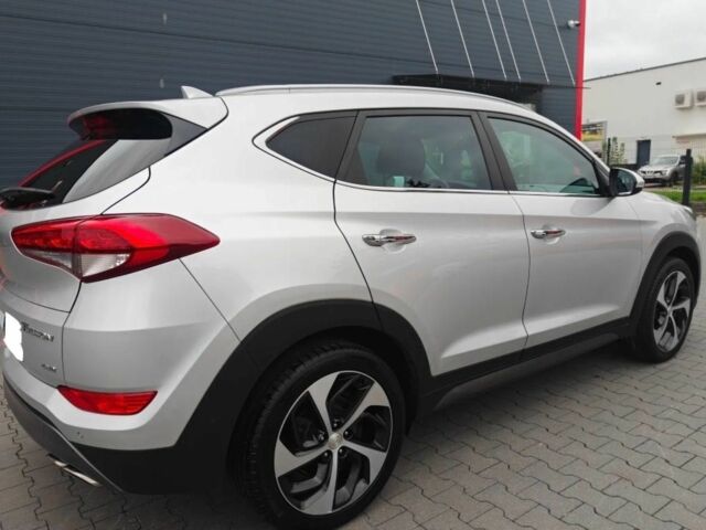 Сірий Хендай Туксон, об'ємом двигуна 2 л та пробігом 143 тис. км за 8000 $, фото 4 на Automoto.ua