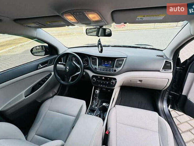 Серый Хендай Туксон, объемом двигателя 2 л и пробегом 79 тыс. км за 15500 $, фото 9 на Automoto.ua