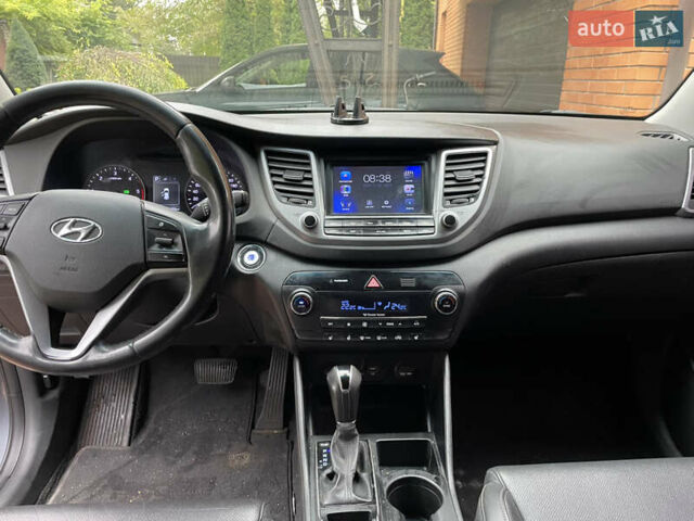 Сірий Хендай Туксон, об'ємом двигуна 1.7 л та пробігом 215 тис. км за 13650 $, фото 9 на Automoto.ua